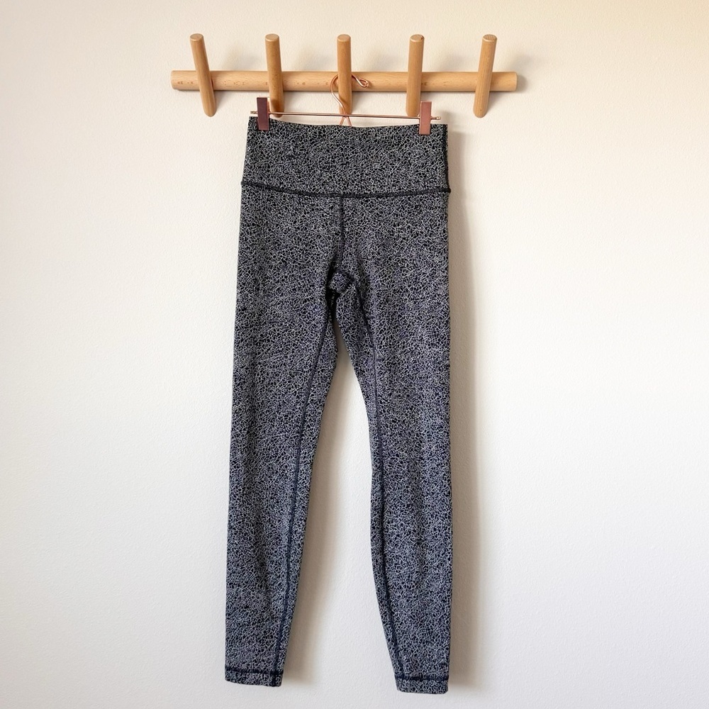 Lululemon Wunder Under Hi-Rise Tight (28")
Luon Crackle Jaquard Black White